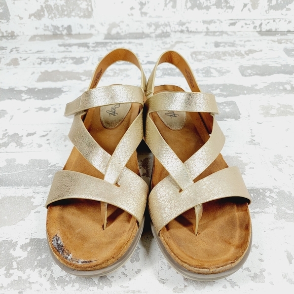 Sofft Metallic Gold Women's Sandals - Picture 3 of 11